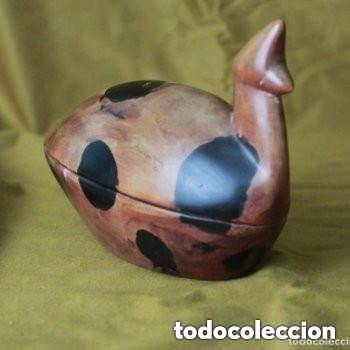 Antiquit&auml;ten: Caja de madera en forma de &aacute;nade, dos piezas.