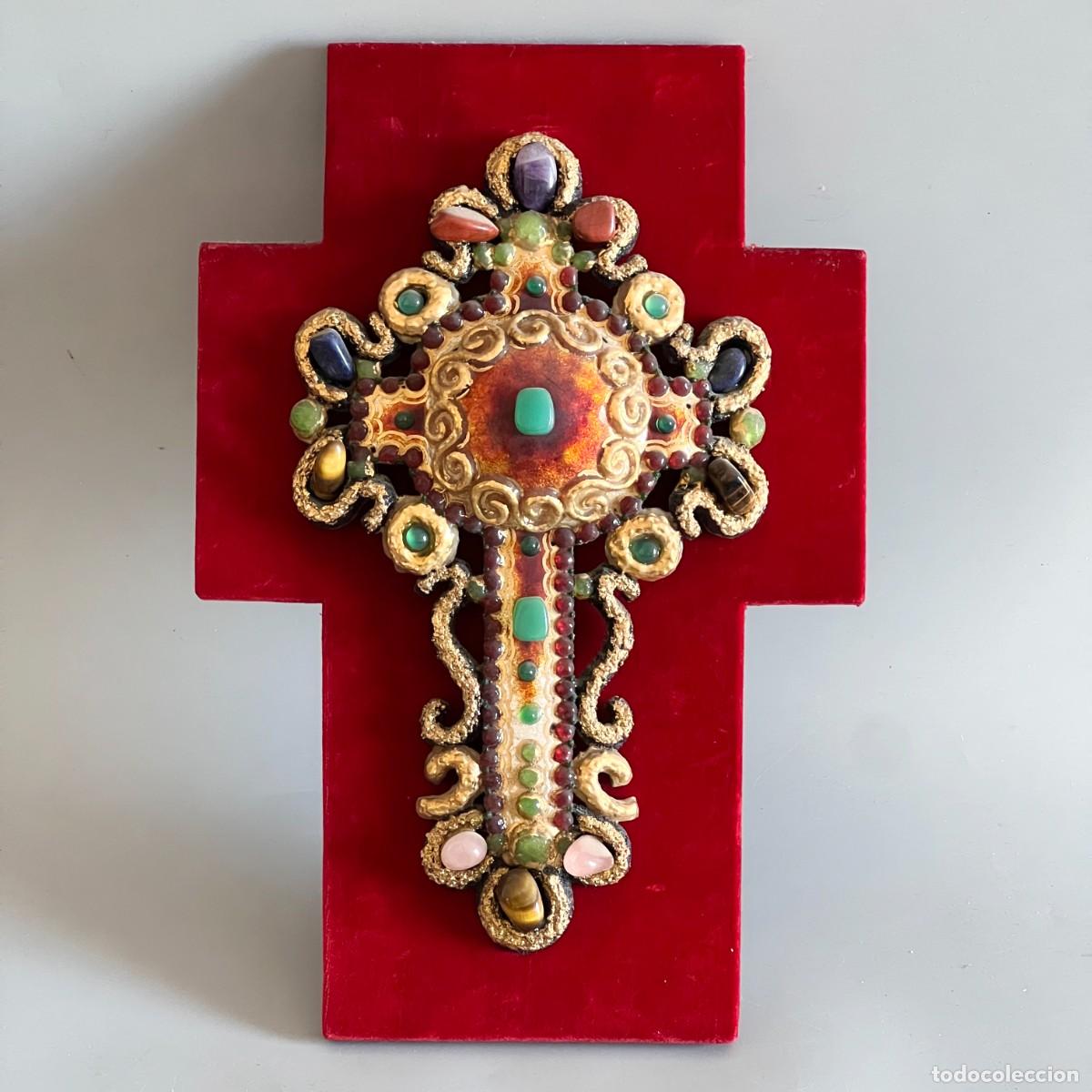 Antiquit&auml;ten: Cruz dorada en esmalte de Limoges con gemas naturales. C. 1950