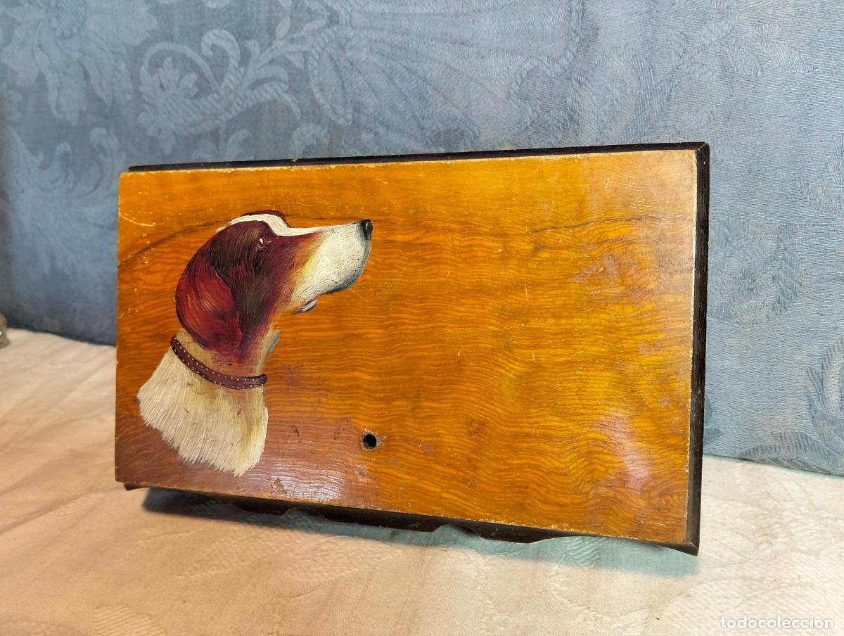 Antiquit&auml;ten: Caja joyero de madera antigua pintada dibujo perro perrito blanco marr&oacute;n puros Sol Hermanos Manresa