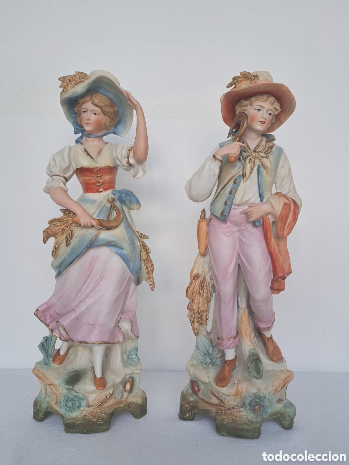 Antig&uuml;edades: ANTIGUA FIGURAS EN PORCELANA BISCUIT . PAREJA VESTIDA DE EPOCA