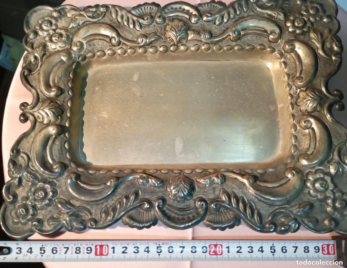 Antig&uuml;edades: Bandeja met&aacute;lica vintage