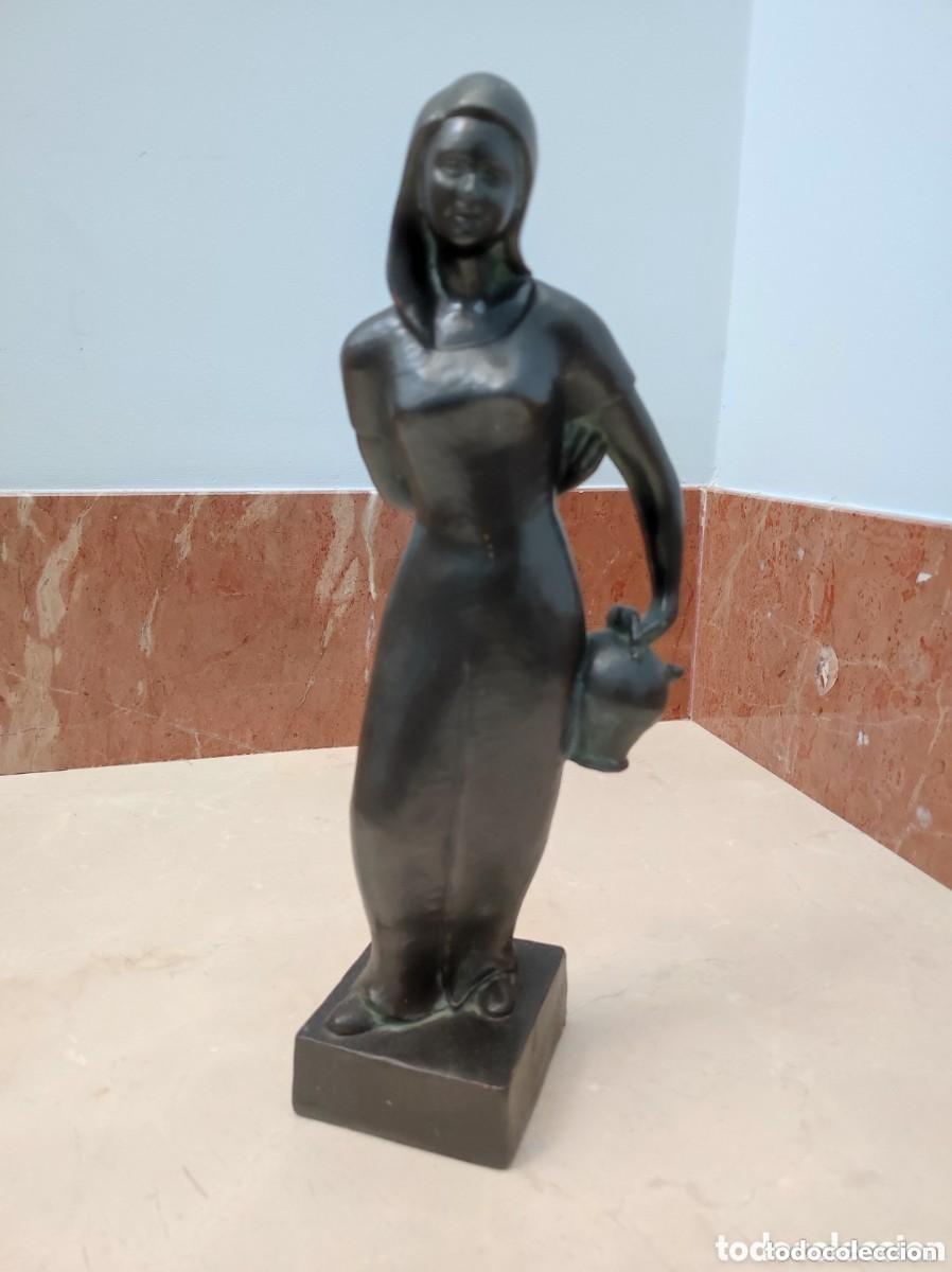 Antig&uuml;edades: Escultura de ceramica Figura de Mujer con Cantaro firmada Crajeff Albacete