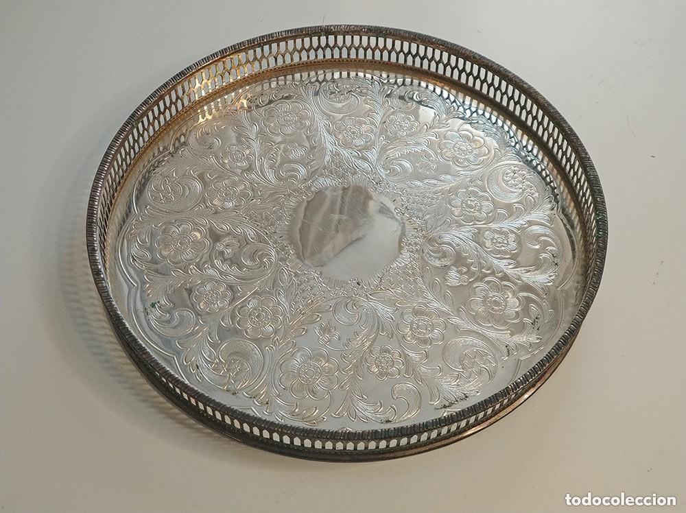 Antig&uuml;edades: Bandeja Alpha plate plateada, S. XIX - con contrastes Viners of Sheffield The Cutlers Company 1836