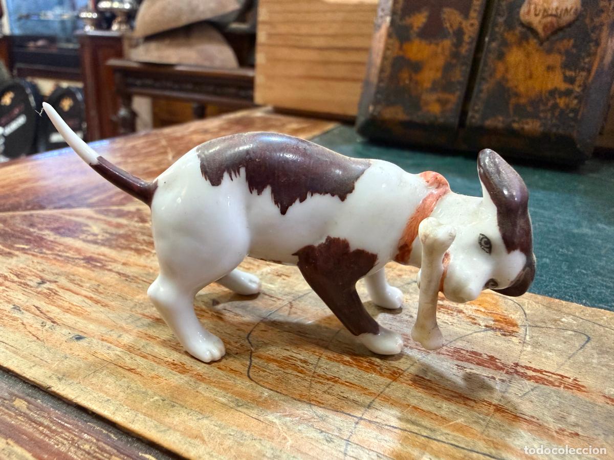 Antig&uuml;edades: ANTIGUO ANIMAL PERRO DE PORCELANA - MEDIDA 8,5 CM