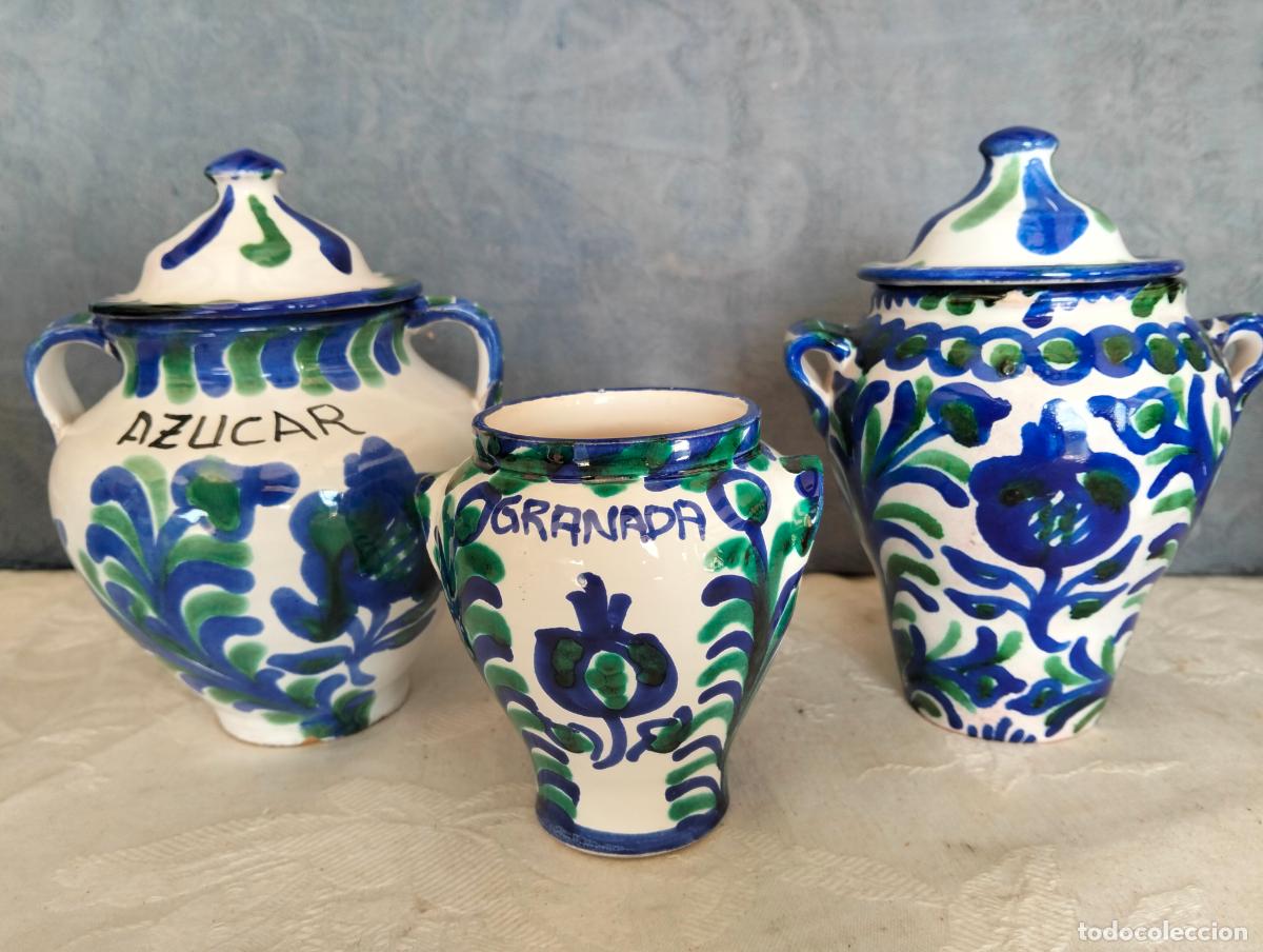 Antig&uuml;edades: 3 orzas azucareros con tapa con dibujos de granadas en azul y verde ceramica Fajalauza a&ntilde;os 80