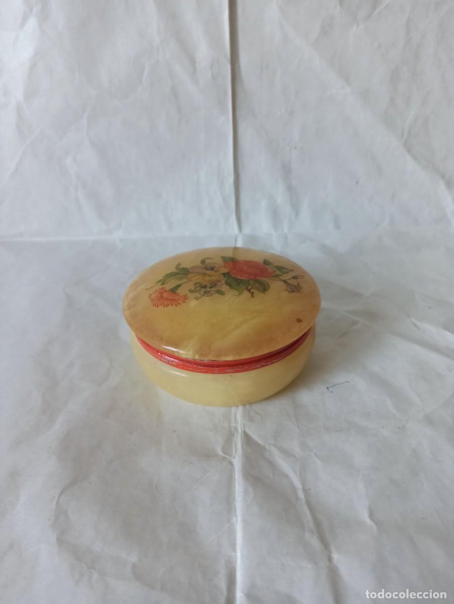 Antig&uuml;edades: Portagioie in alabastro con fiori