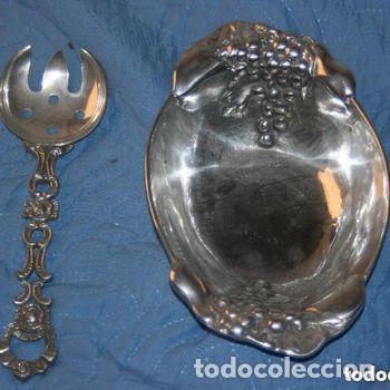 Antiques: Juego de dos bandejas de extraordinario peltre con tenedor de servir.