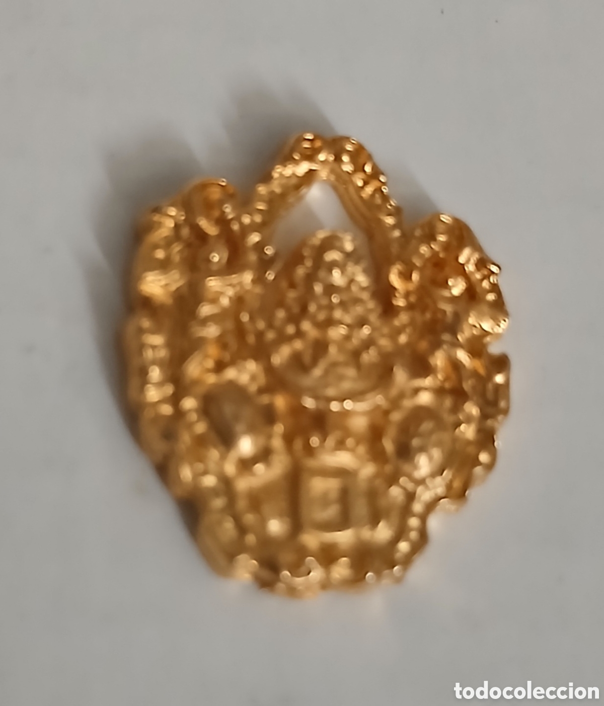 Antig&uuml;edades: INSIGNIA HERMANDAD ROCIO M&Aacute;LAGA BA&Ntilde;O ORO 22 KILATES LAMINADO. EL CORREO 1994