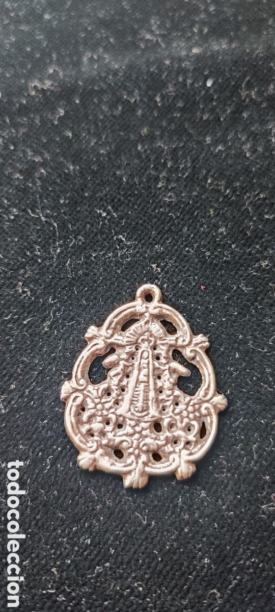 Antig&uuml;edades: Antigua medalla del siglo XIX en plata de la Virgen del Rocio