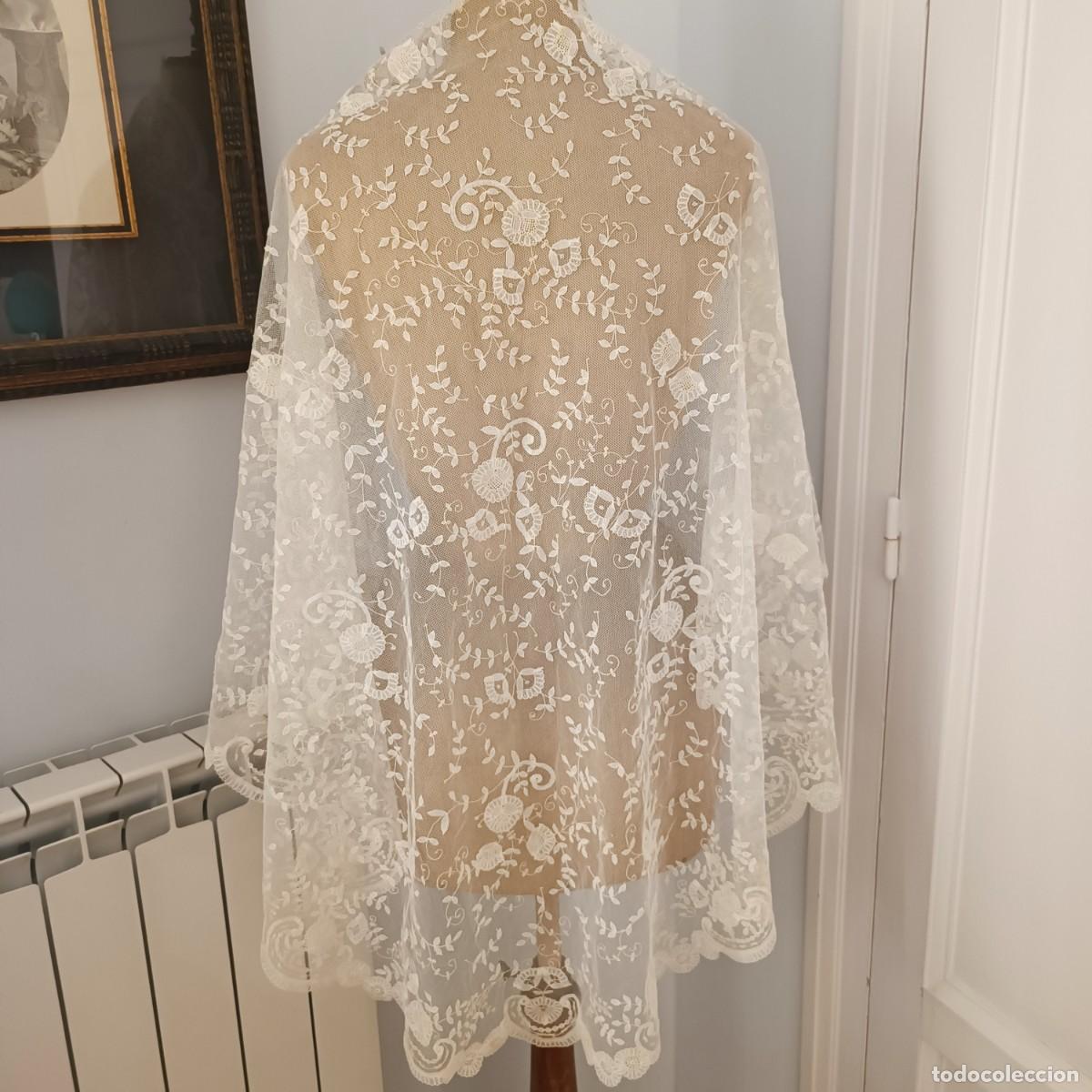 Antig&uuml;edades: MANTILLA DE IMAGEN-NOVIA BORDADA MANUAL SOBRE TUL