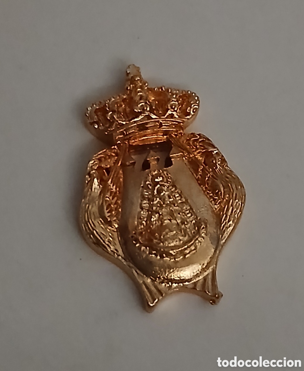 Antig&uuml;edades: INSIGNIA HERMANDAD ROCIO TOMARES SEVILLA BA&Ntilde;O ORO 22 KILATES LAMINADO. EL CORREO 1994