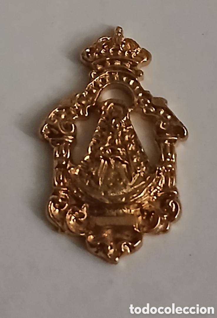 Antig&uuml;edades: INSIGNIA HERMANDAD ROCIO PALOS DE LA FRONTERA HUELVA BA&Ntilde;O ORO 22 KILATES LAMINADO. EL CORREO 1994