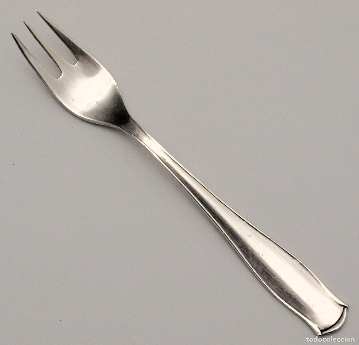 Antig&uuml;edades: CUBIERTO, TENEDOR DE POSTRE DE PLATA DE LEY CONTRASTE ESTRELLA. 14,5 CM. 27 GRAMOS. VER FOTOS Y MAS