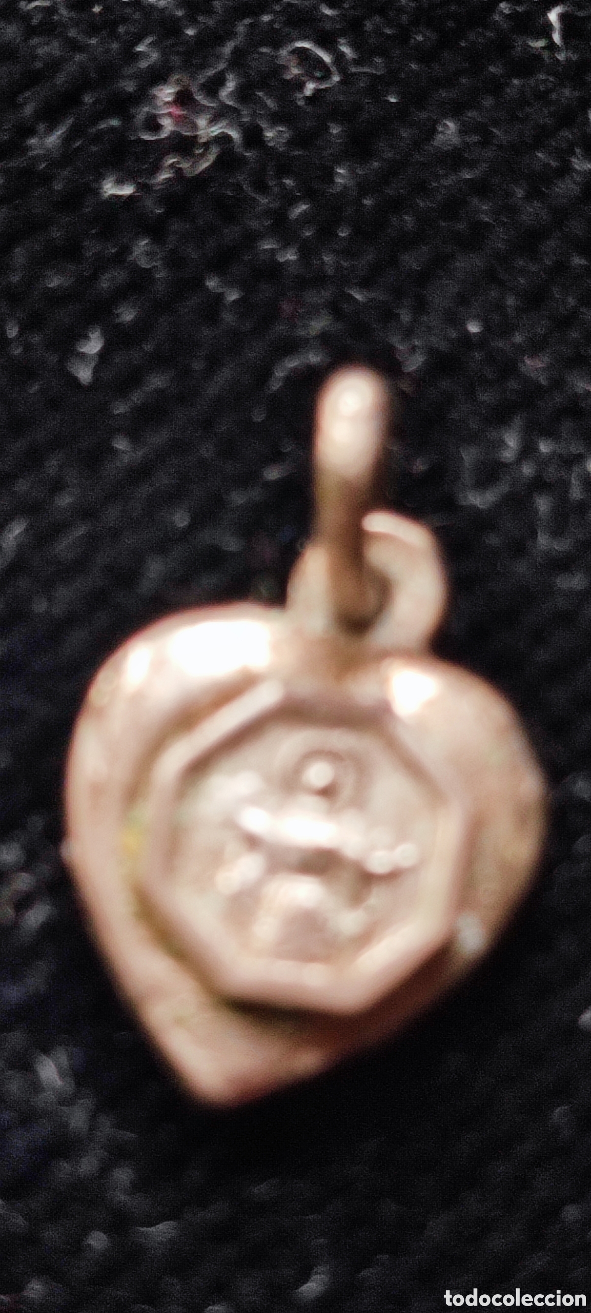 Antig&uuml;edades: Antiguo colgantec con forma de corazon del siglo XVIII en plata del cordero m&iacute;stico