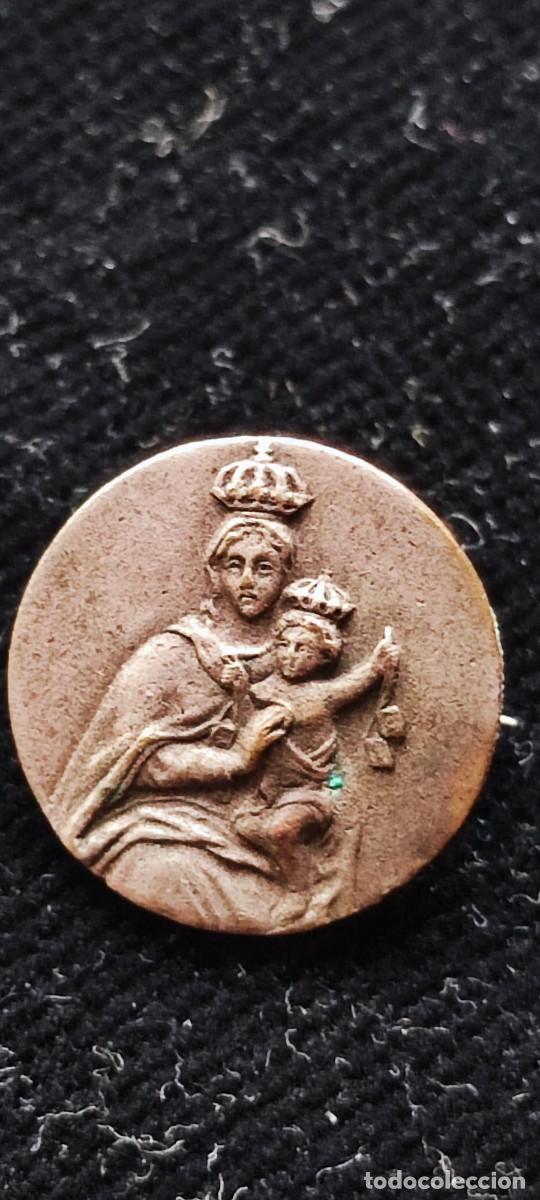 Antig&uuml;edades: Antiguo pin-medalla del siglo XIX en plata de la Virgen Mar&iacute;a con el Ni&ntilde;o Jesus