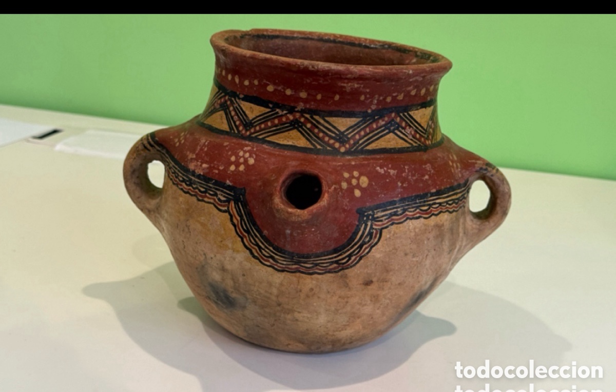 Antig&uuml;edades: Antiguo jarro bereber de Cabilia (Argelia) cer&aacute;mica tribal pintada a mano. Principios S.XX. 30 cm .