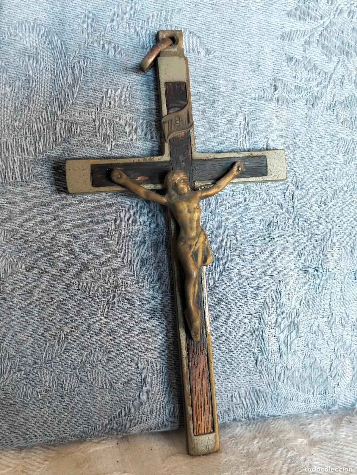 Antig&uuml;edades: Cruz crucifijo de lat&oacute;n niquelado y madera antiguo de monja o de devoci&oacute;n de los a&ntilde;os 40-50