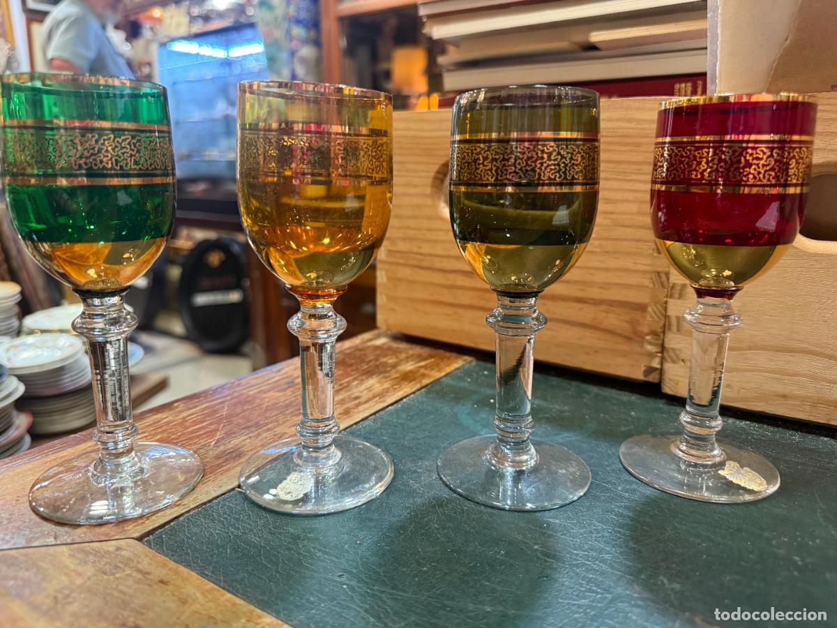Antig&uuml;edades: CONJUNTO DE CUATRO COPAS CRISTAL DE BOHEMIA Y PERFILES EN ORO - MEDIDA 15 CM