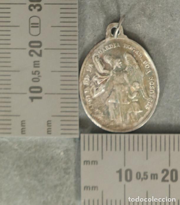 Antiques: MEDALLA. ANGEL DE LA GUARDIA. VIRGEN DEL CARMEN. PLATA. SIGLO XIX