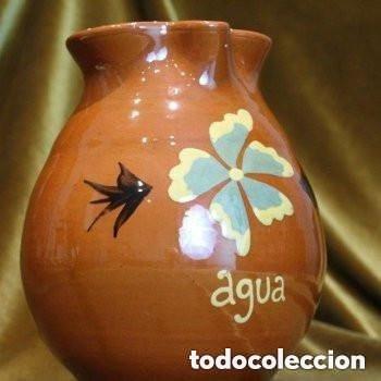 Antiguidades: Jarra de agua de cer&aacute;mica,decoraci&oacute;n floral en la parte frontal.