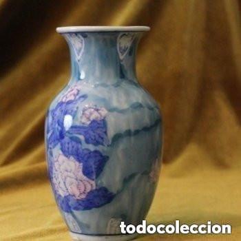 Antig&uuml;edades: Peque&ntilde;o jarr&oacute;n o tibor de porcelana lacada china.