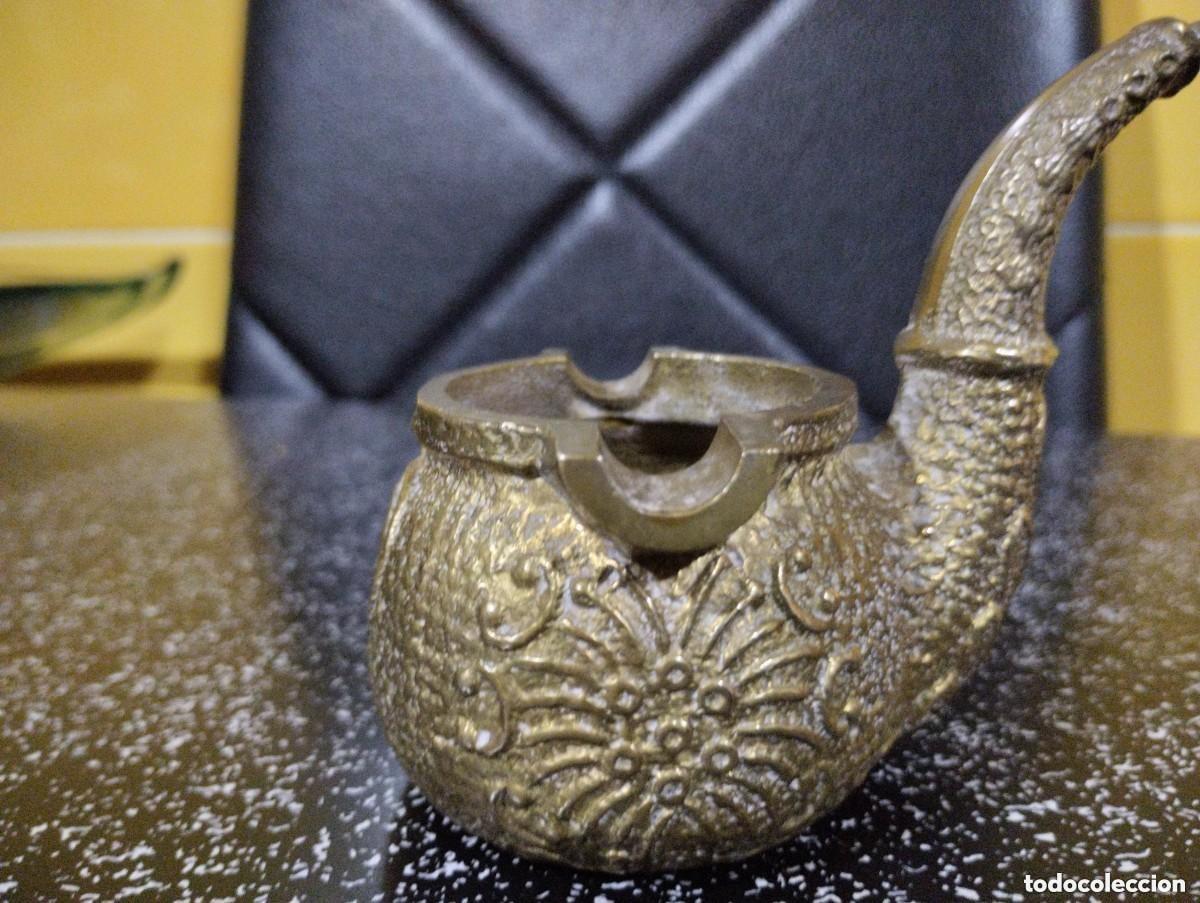 Antig&uuml;edades: cenicero de bronce en forma de pipa