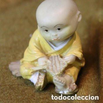 Antig&uuml;edades: Peque&ntilde;o buda, tallado en resina, 5 cm. Pintado a mano.