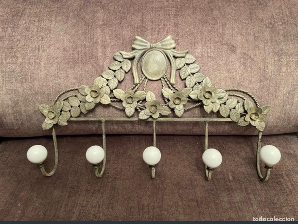 Antig&uuml;edades: PERCHERO MODERNISTA FRANC&Eacute;S.