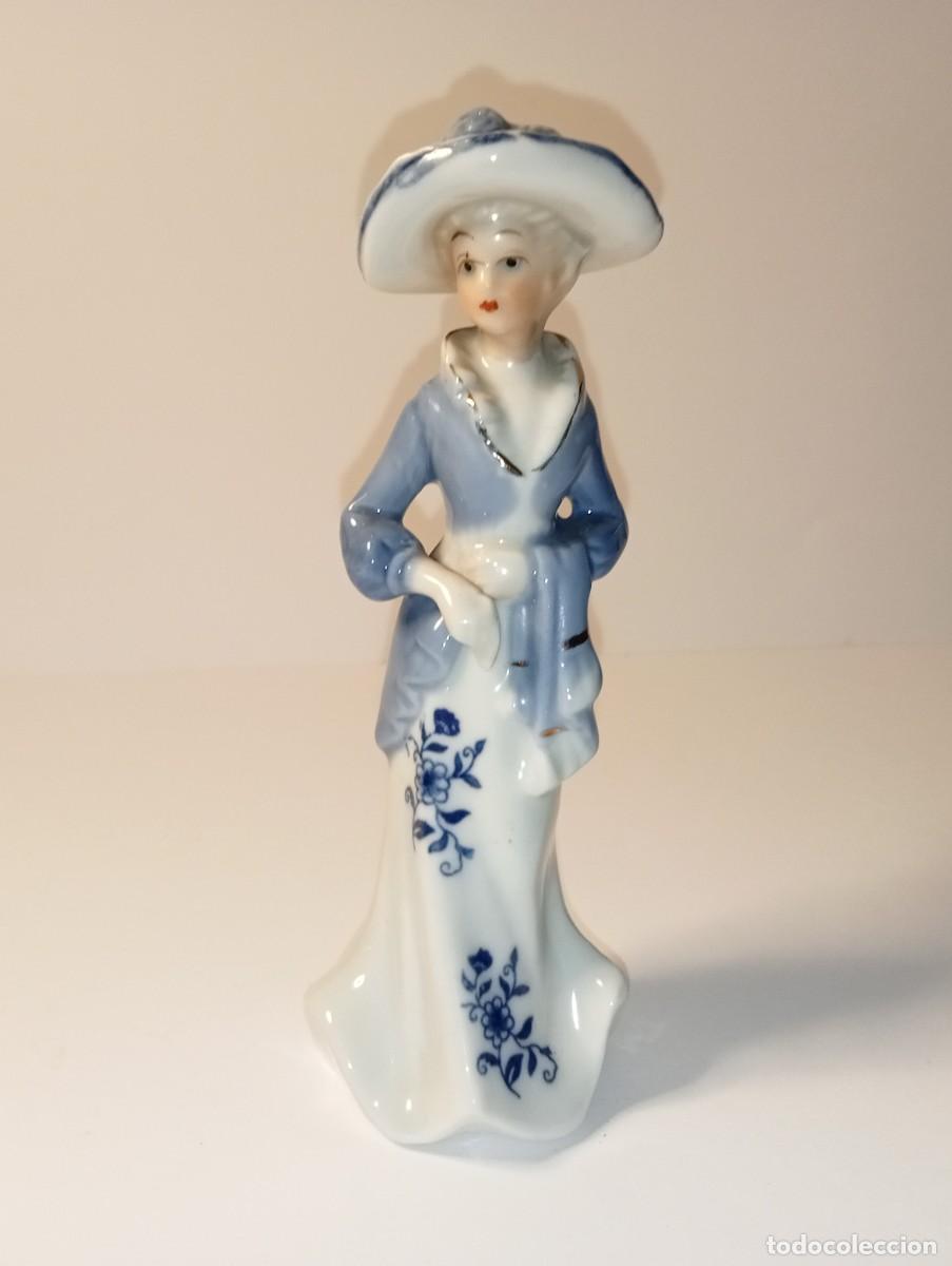 Antig&uuml;edades: FIGURA MUJER CON SOMBRERO