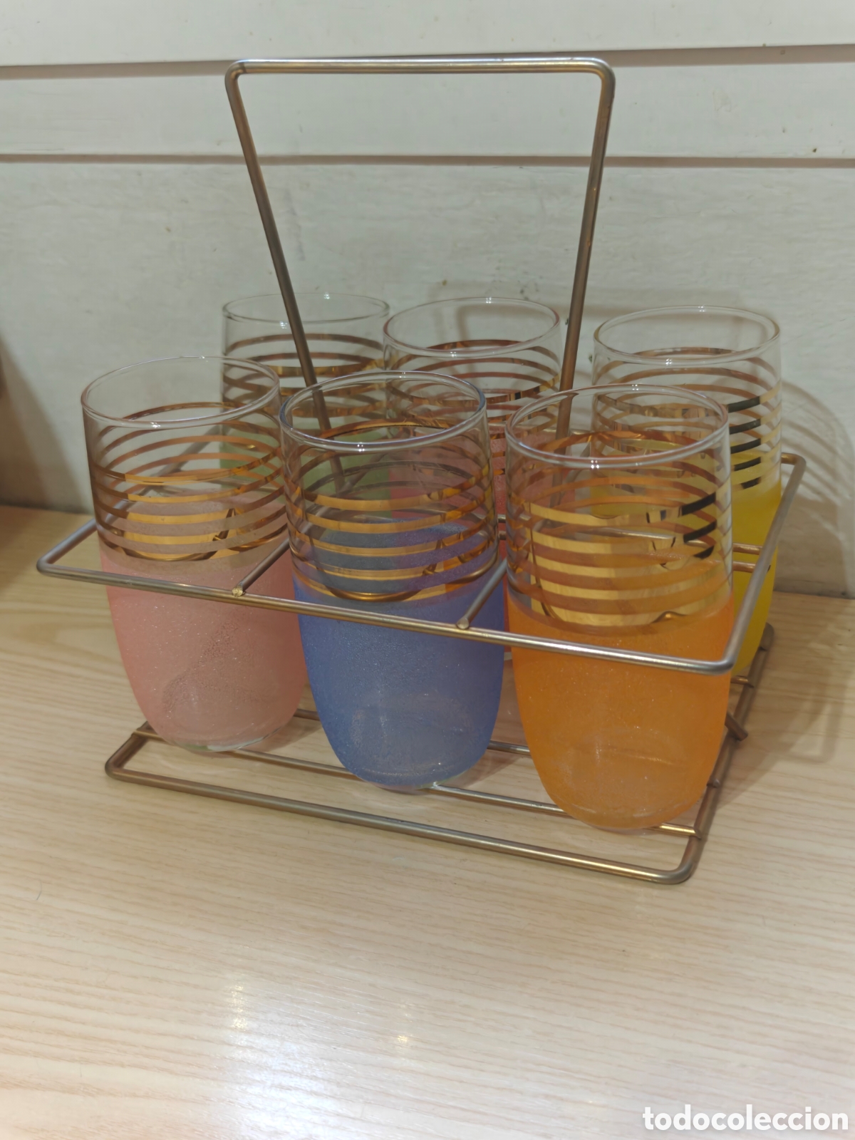 Antiquit&eacute;s: Set Juego 6 vasos vintage antiguo a&ntilde;os 60 rayas doradas colores pastel con portavasos met&aacute;lico