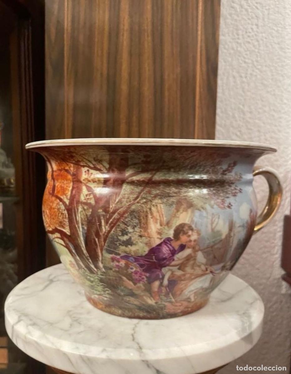 Antig&uuml;edades: ORINAL ANTIGUO DE PORCELANA.