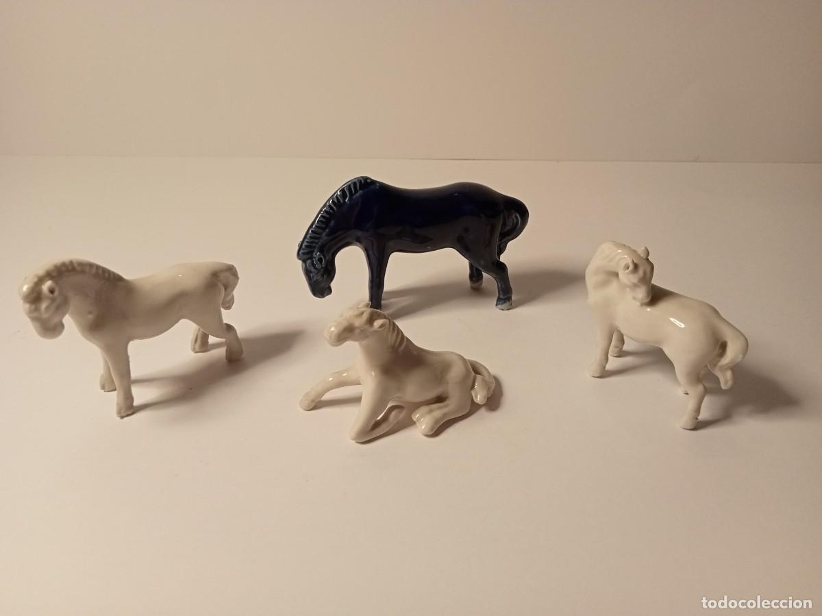 Antig&uuml;edades: 4 FIGURITAS CABALLOS - Foto 1