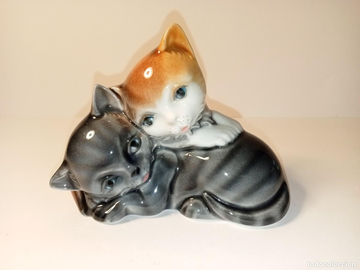 Antiguidades: FIGURA 2 GATOS TUMBADOS