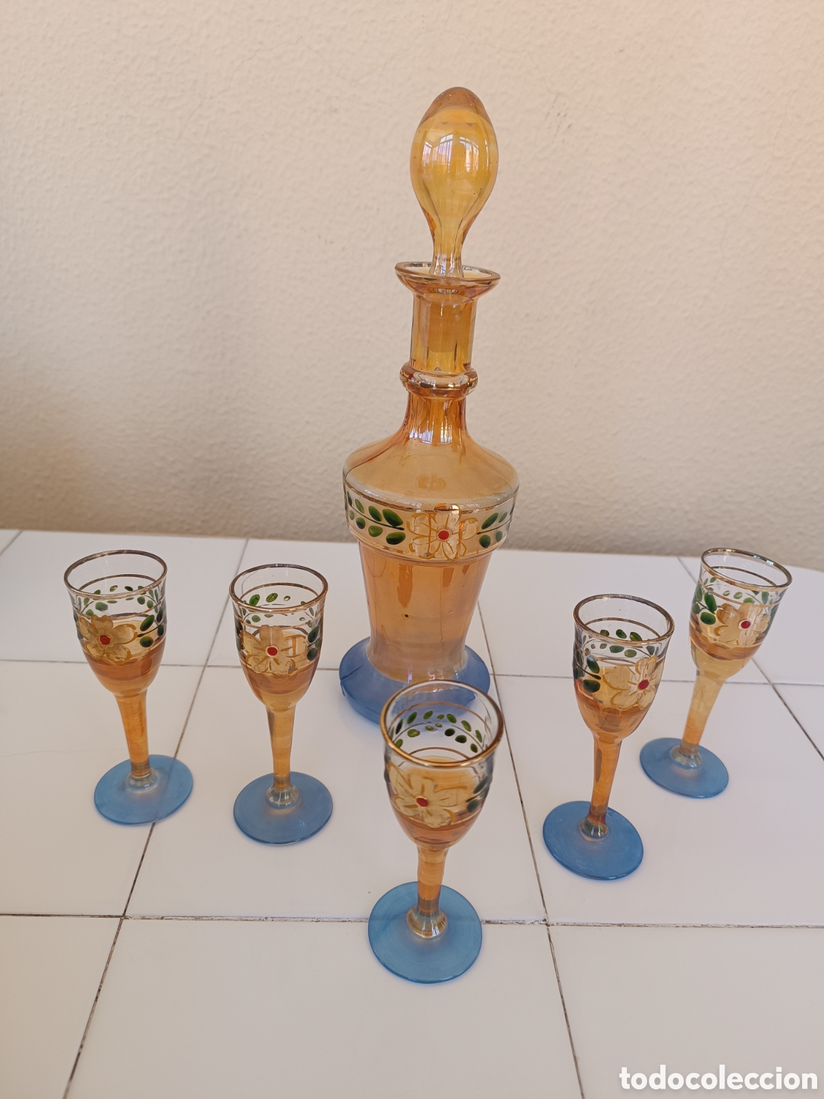 Antig&uuml;edades: PRECIOSO Juego de Licor en Cristal, pintado a mano.