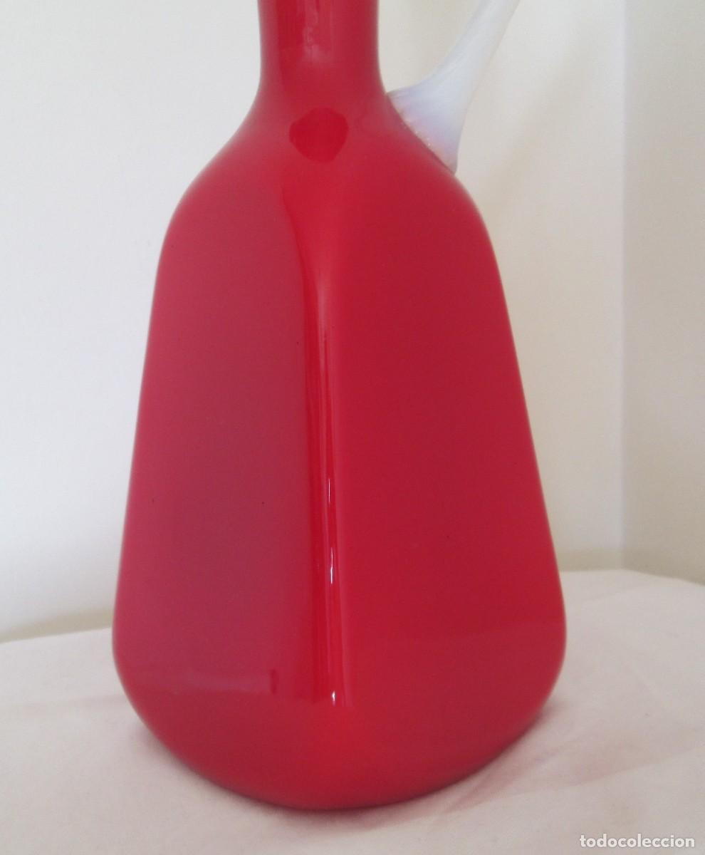 Antig&uuml;edades: Jarr&oacute;n en cristal color rojo y blanco opalina. - Foto 2