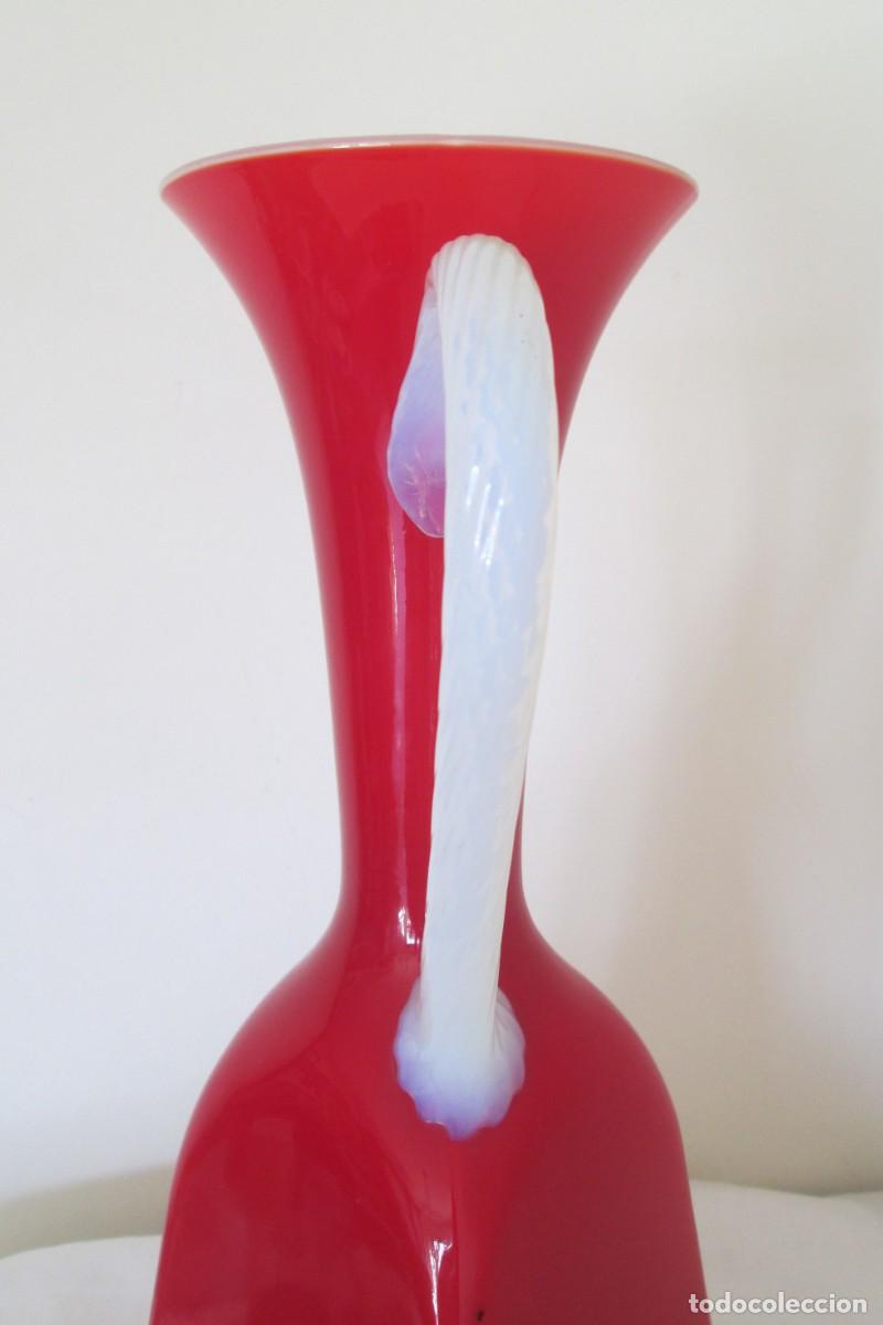 Antig&uuml;edades: Jarr&oacute;n en cristal color rojo y blanco opalina. - Foto 10