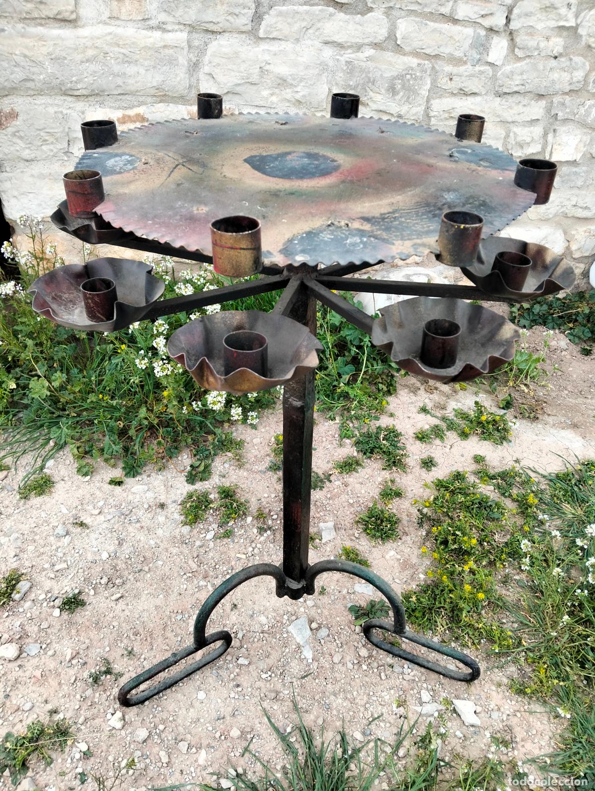 Antig&uuml;edades: Antiguo candelabro de forja de hierro sujeta-velas m&uacute;ltiple de altar de iglesia para cirios a&ntilde;os 50