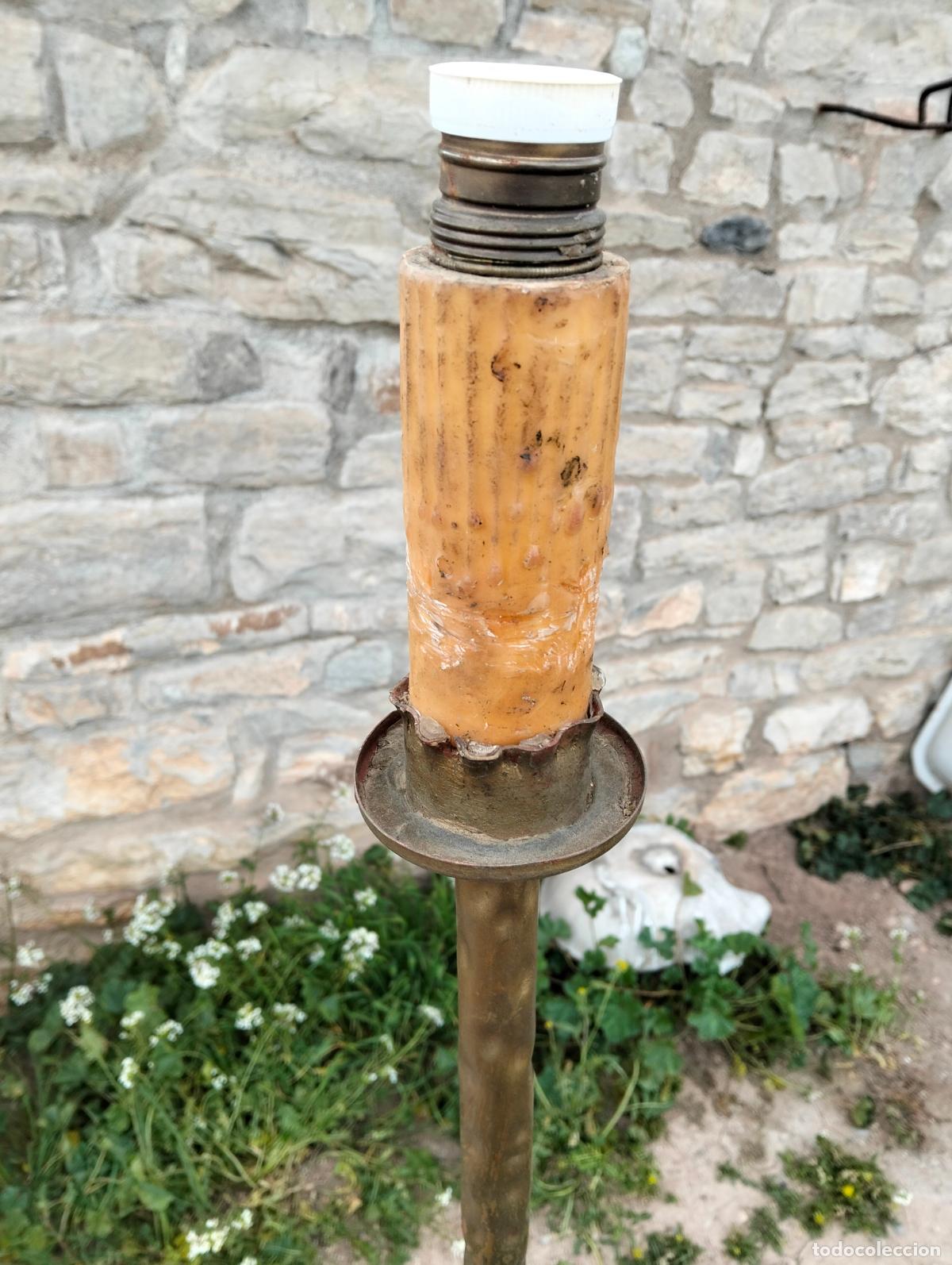 Antig&uuml;edades: L&aacute;mpara de pie antigua soporte de hierro color dorado candelabro Mid-Century a&ntilde;os 60