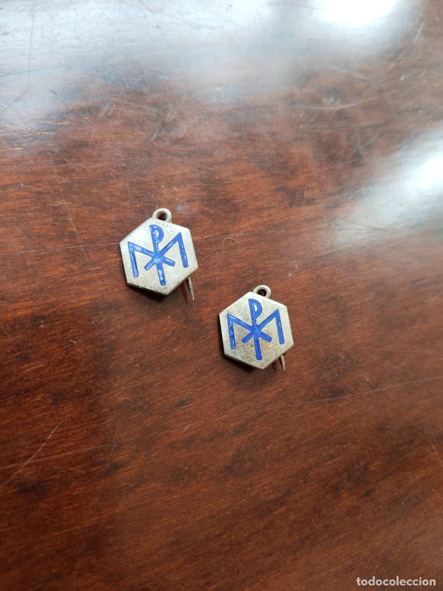 Antig&uuml;edades: Pareja de alfileres con Crism&oacute;n.