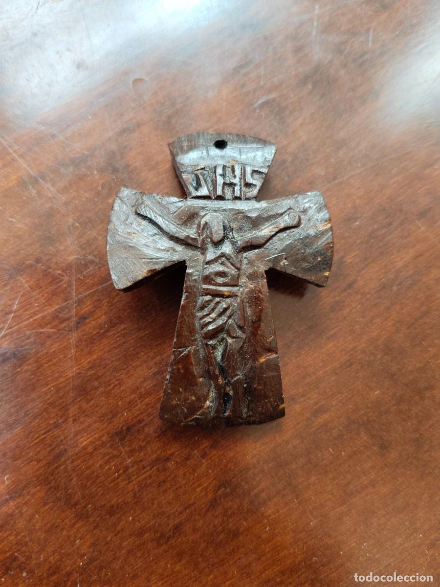 Antig&uuml;edades: Curioso crucifijo en c&aacute;scara de Coco. Ver. - Foto 1