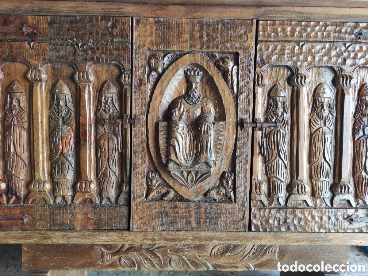 Antig&uuml;edades: Mueble castellano, recibidor o alacena de madera noble maciza