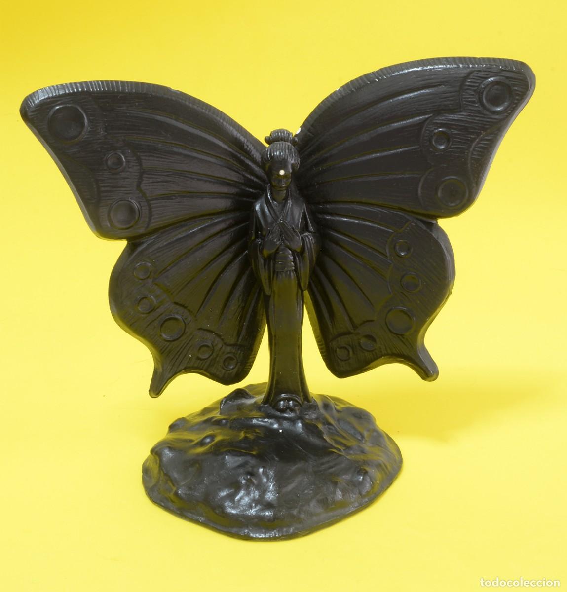 Antig&uuml;edades: ESTATUILLA CON PEANA, MUJER ASI&Aacute;TICA CON ALAS DE MARIPOSA