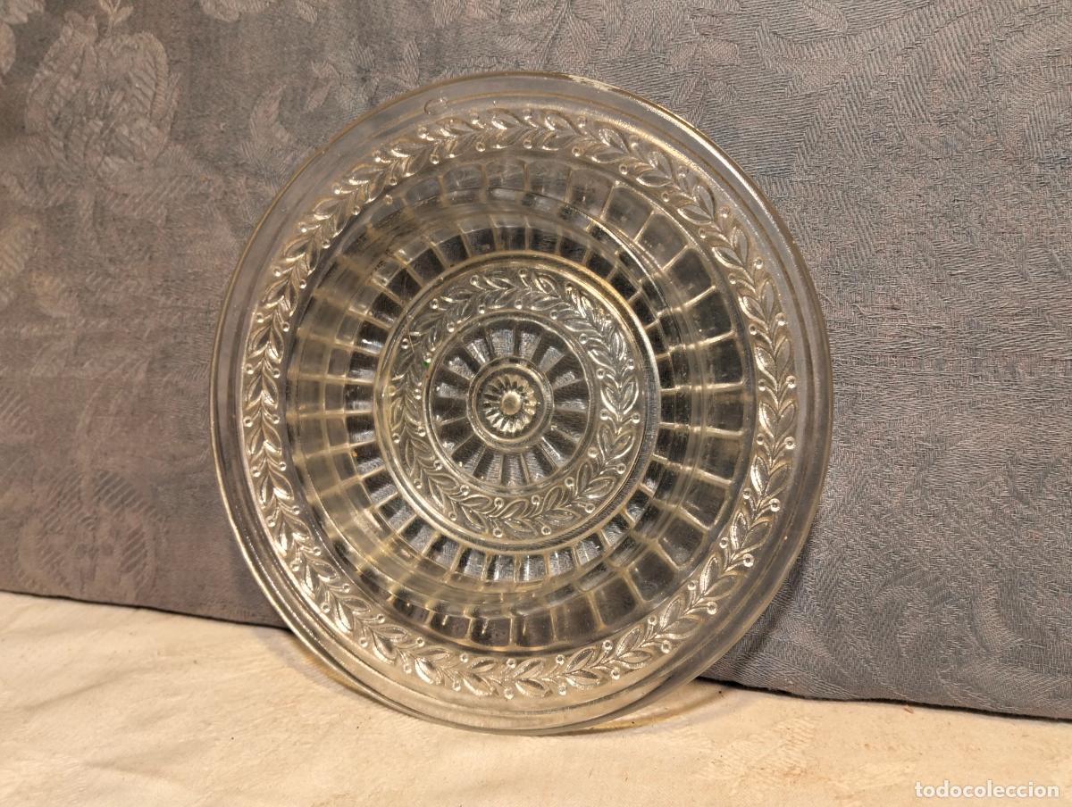 Oggetti Antichi: Antiguo plato de vidrio prensado soporte de mantequera falta la tapa perfecto repuestos a&ntilde;os 50-60