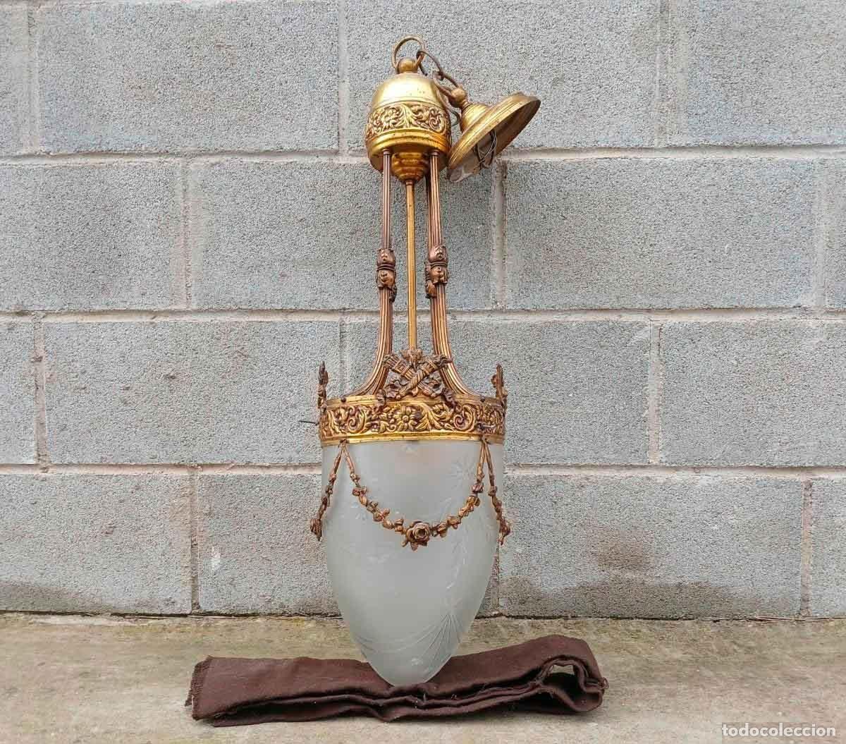 Antig&uuml;edades: L&aacute;mpara antigua estilo Modernista Art Nouveau (80 cm). L&aacute;mpara de techo antigua estilo Luis XVI.