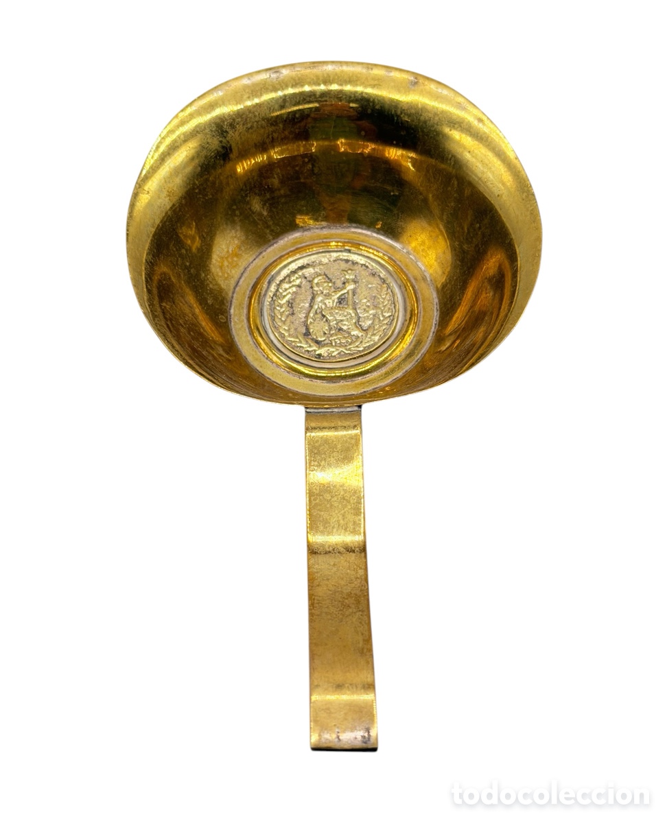 Antig&uuml;edades: Antigua Patena de Lat&oacute;n