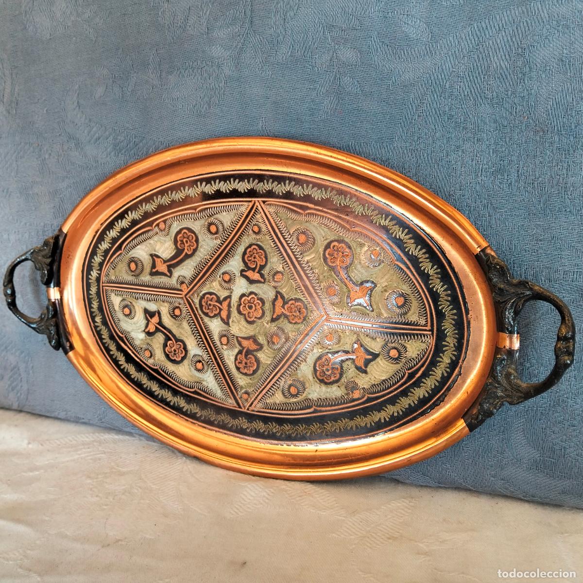 Antig&uuml;edades: Bandeja de cobre con decoraciones talladas marca Gulistan made in Turkey a&ntilde;os 80