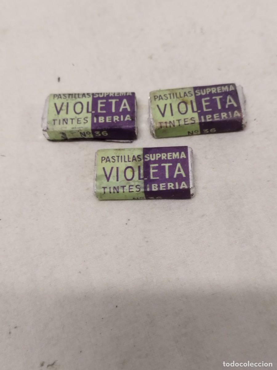 Antig&uuml;edades: Tres antiguas pastillas de tinte Iberia Violeta.