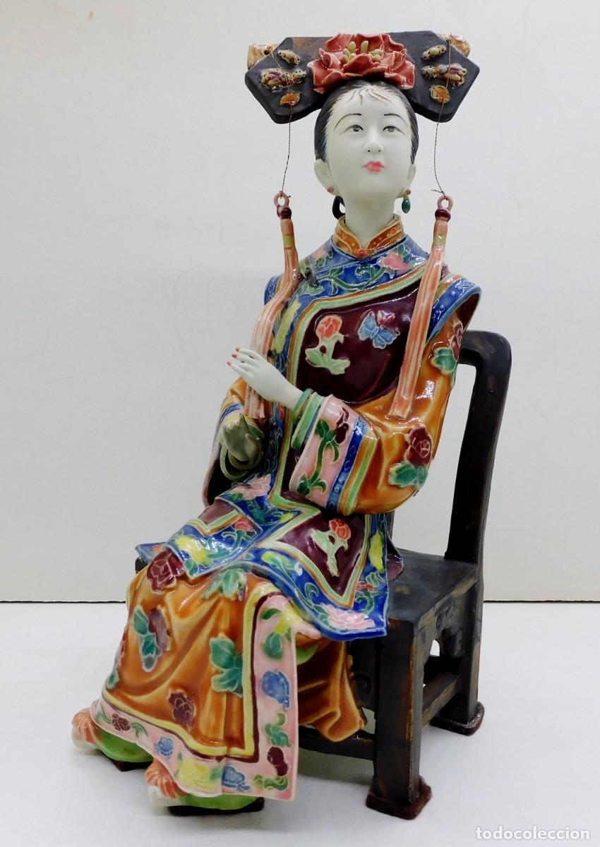 Antig&uuml;edades: DELICADA FIGURA CHINA DE GEIHSA SENTADA