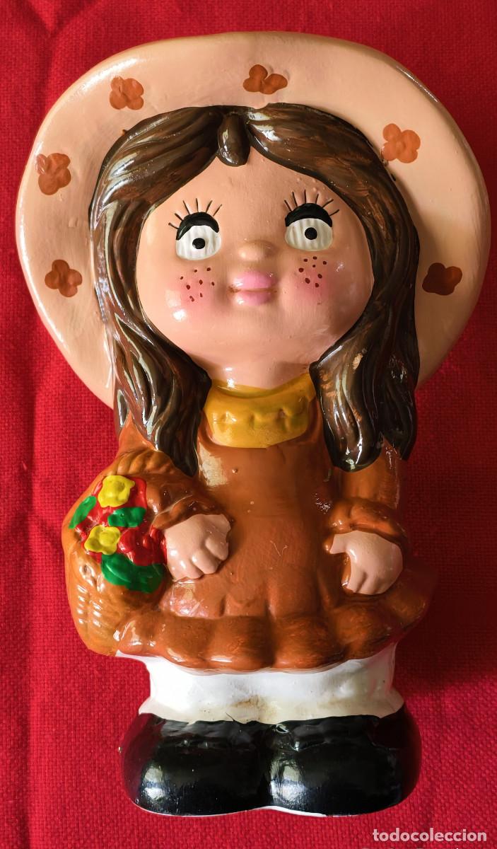 Antig&uuml;edades: Hucha con figura de mu&ntilde;eca, de cer&aacute;mica - Foto 1