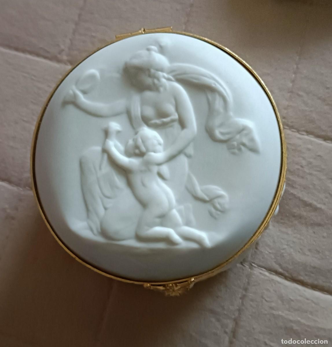 Antiguidades: Caja de porcelana blanca.Limoges